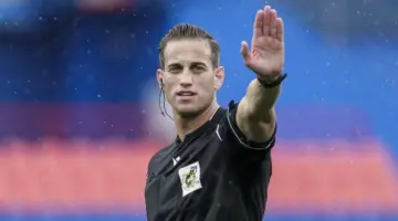 متخصص القمة.. الإسباني روخاس يُدير قمة الأهلي والزمالك